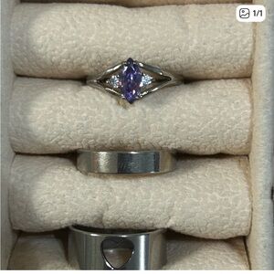 Women’s Silver Tone Heart Cutout Ring - Size 4 & 5